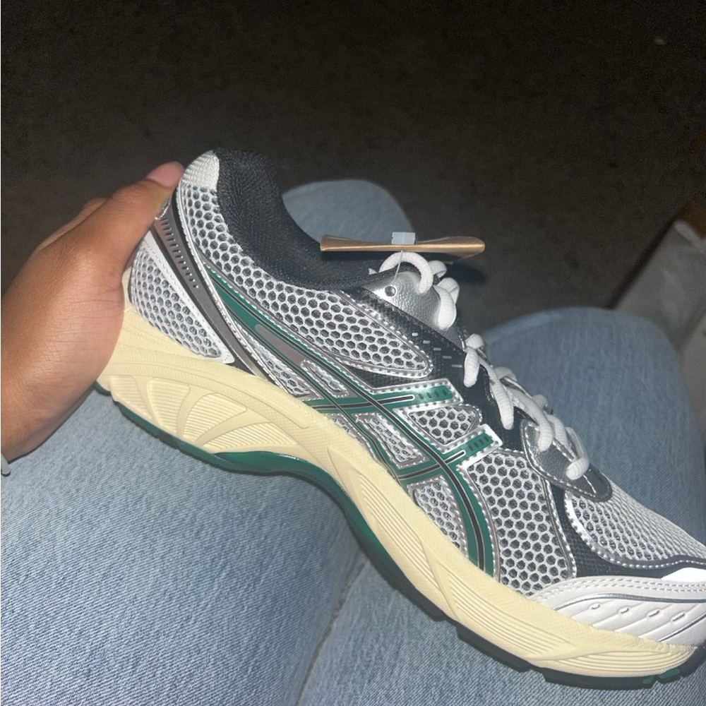 Men’s Size 7 but Women’s Size 9.5/10 Athletic ASICS Sneakers